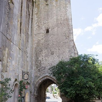 Ruines des remparts, portes et tours