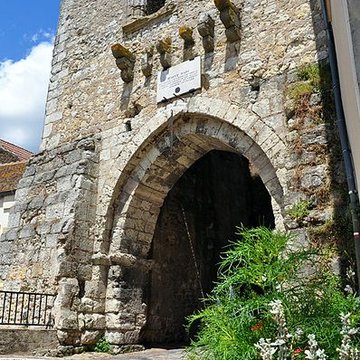 Ruines des remparts, portes et tours