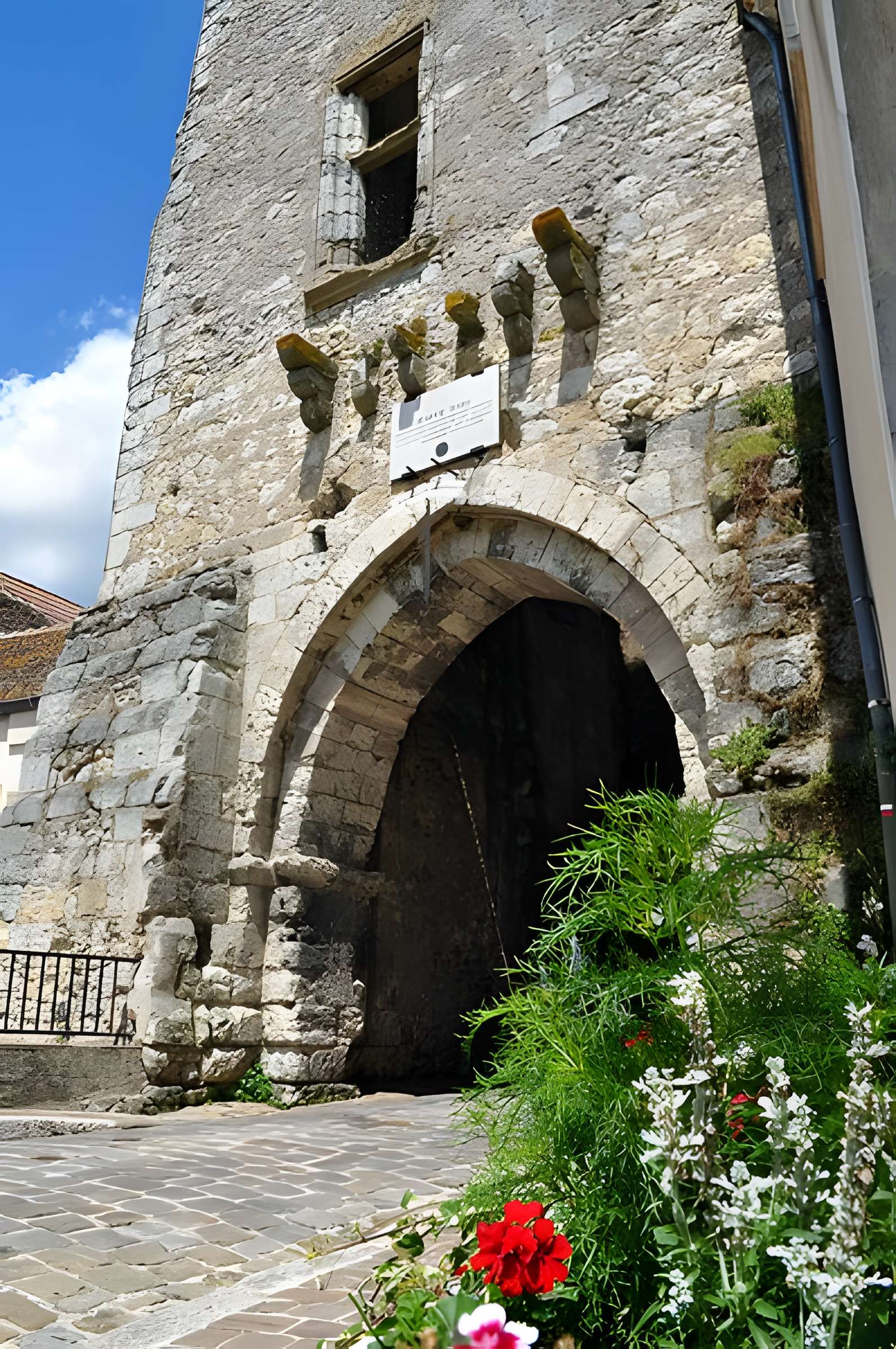 Ruines des remparts, portes et tours