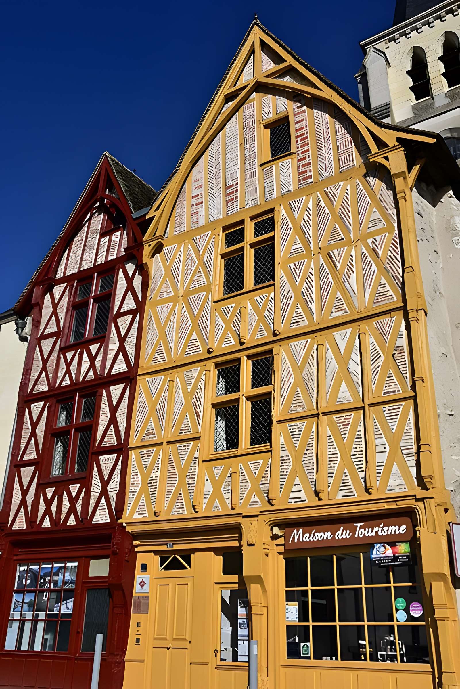 Deux maisons en bois du XVe siècle