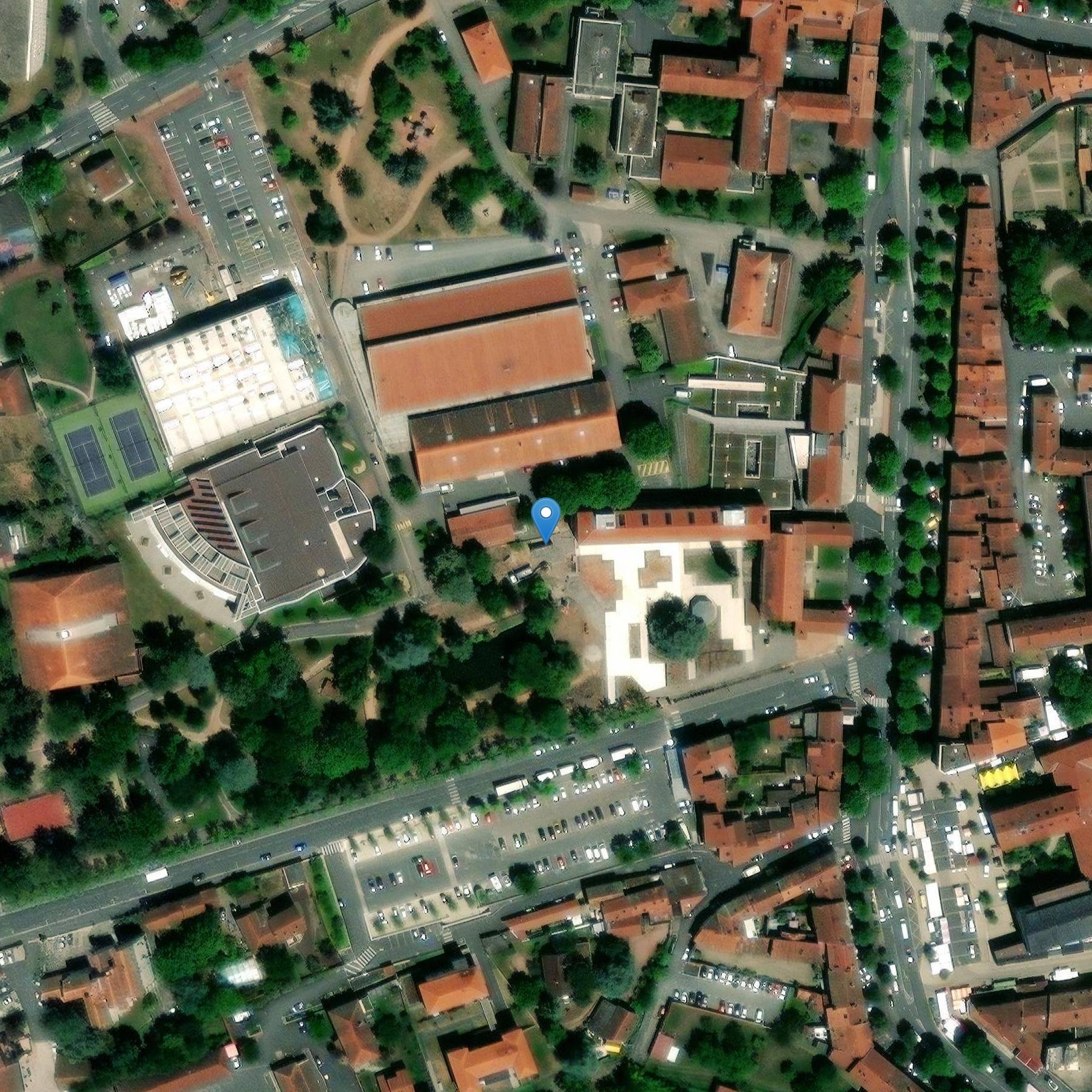 Photo de Monumento ai morti e Emile Reymond