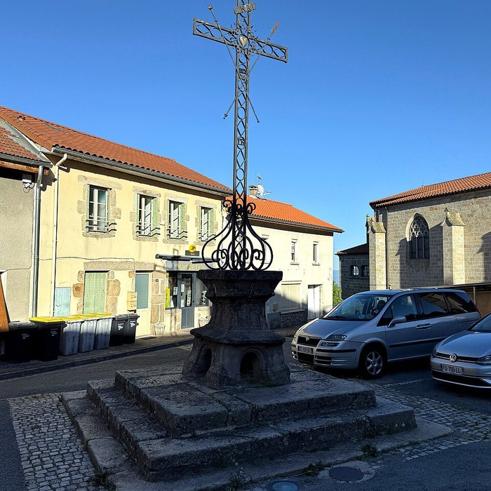 Photo de Croix située au Nord de léglise