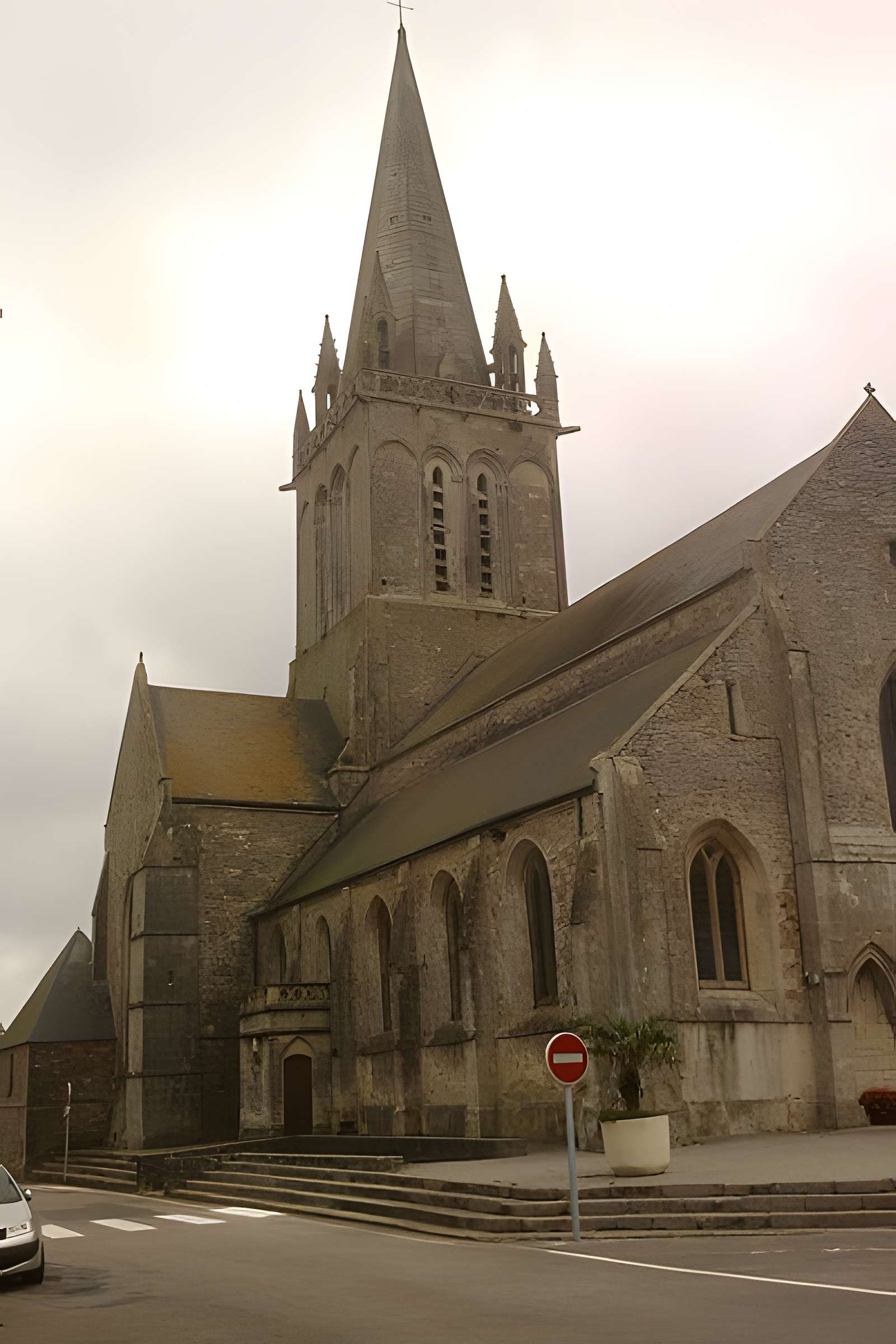 Église Saint-Jacques de Montebourg