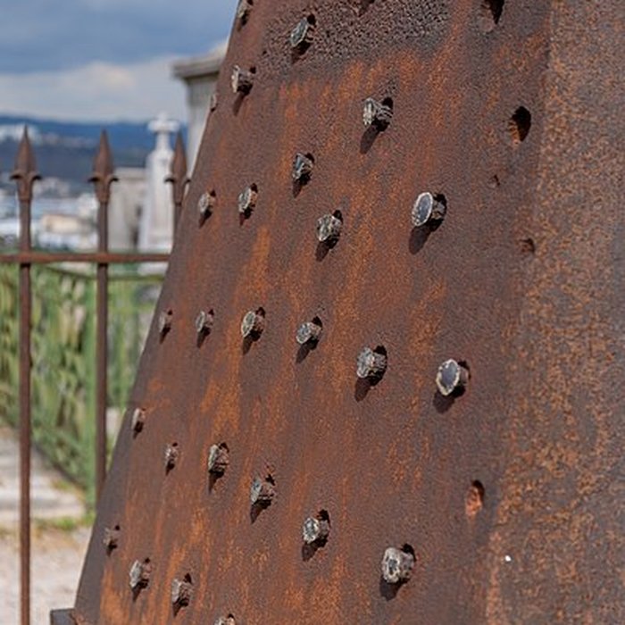 Photo de Tombeau Smith, ou Pyramide Smith, situé dans le cimetière du Crêt du Roc cimetière Saint-Claude