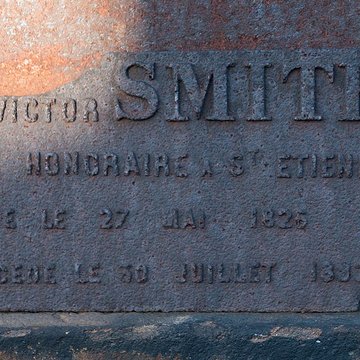 Tombeau Smith, ou Pyramide Smith, situé dans le cimetière du Crêt du Roc cimetière Saint-Claude