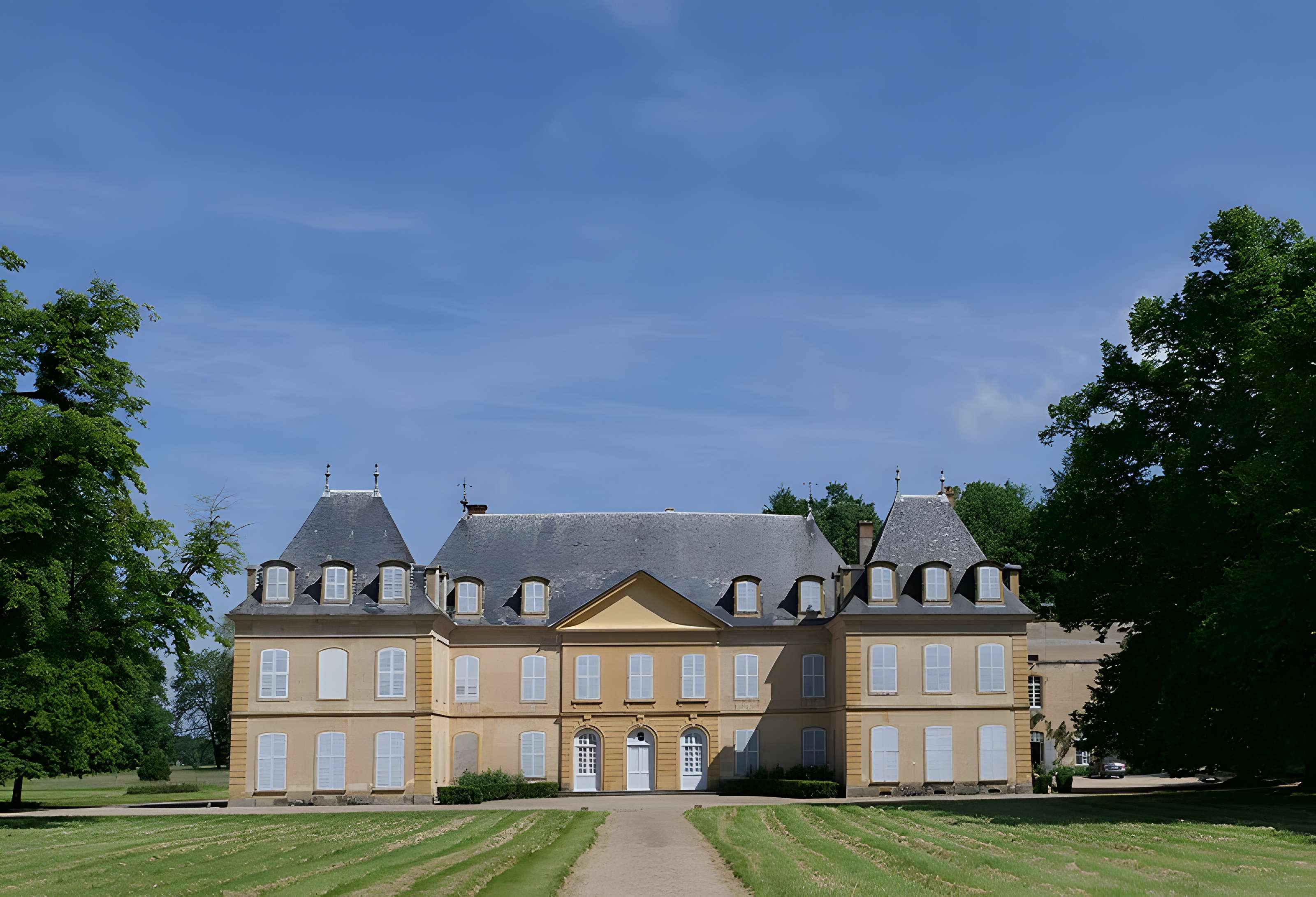 Château de Vougy (également sur commune de Pouilly-sous-Charlieu)