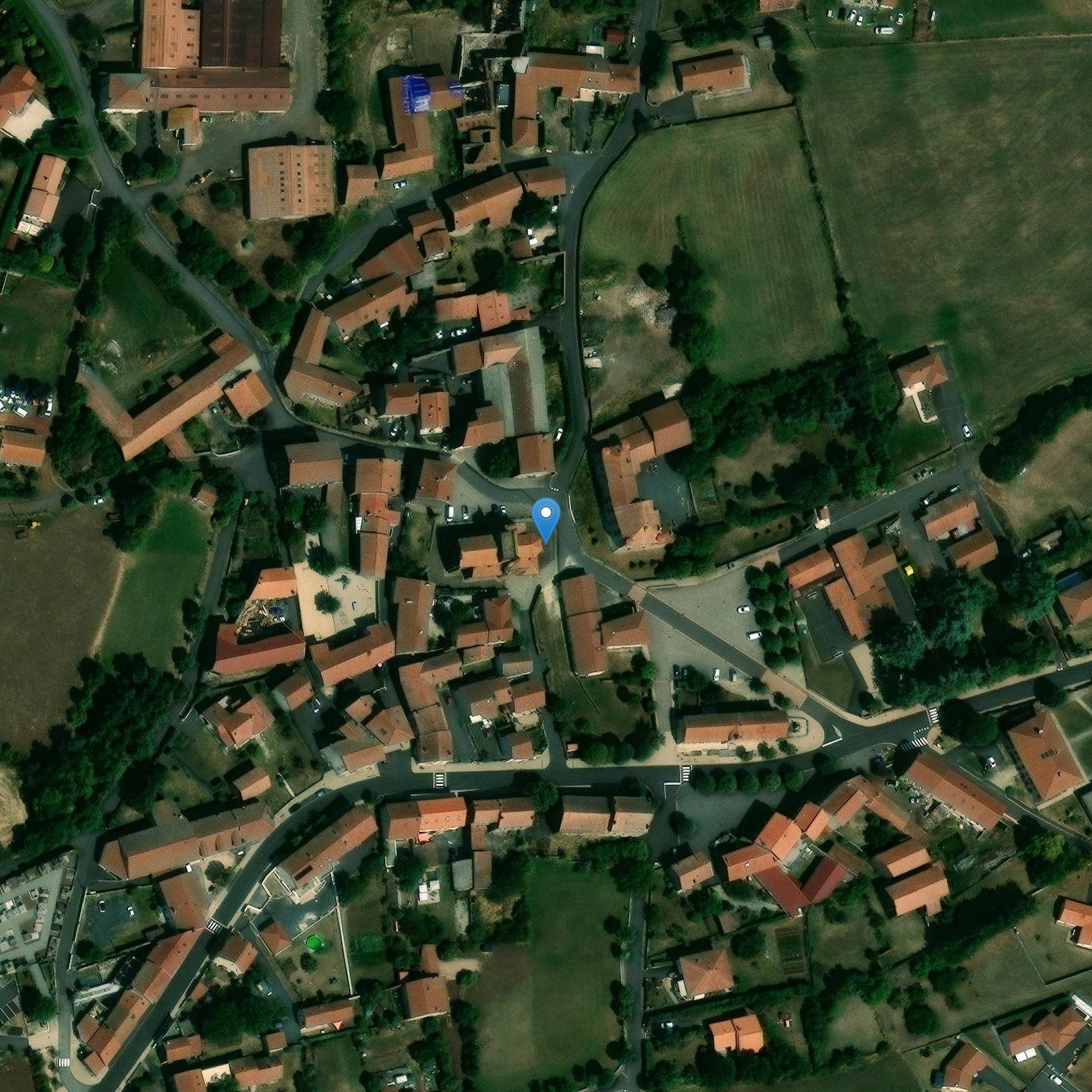 Photo de 铁十字架在教堂床边后被铸�