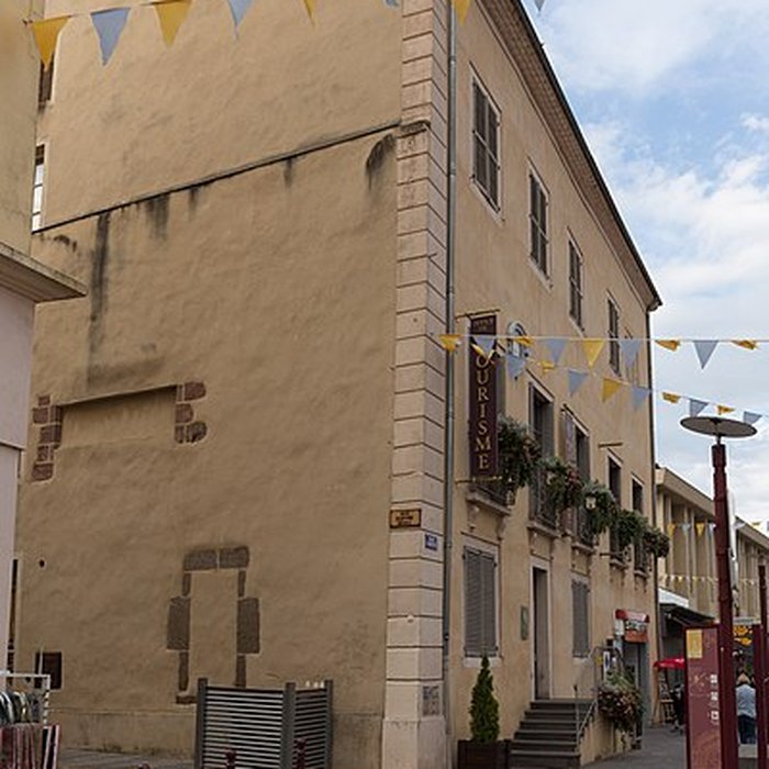 Photo de Maison du Doyenné ancienne Caisse dEpargne