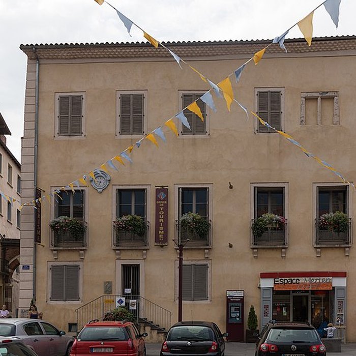 Photo de Maison du Doyenné ancienne Caisse dEpargne