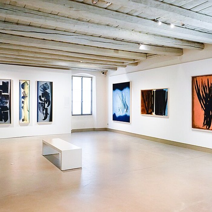 Photo de Maison du Doyenné ancienne Caisse dEpargne