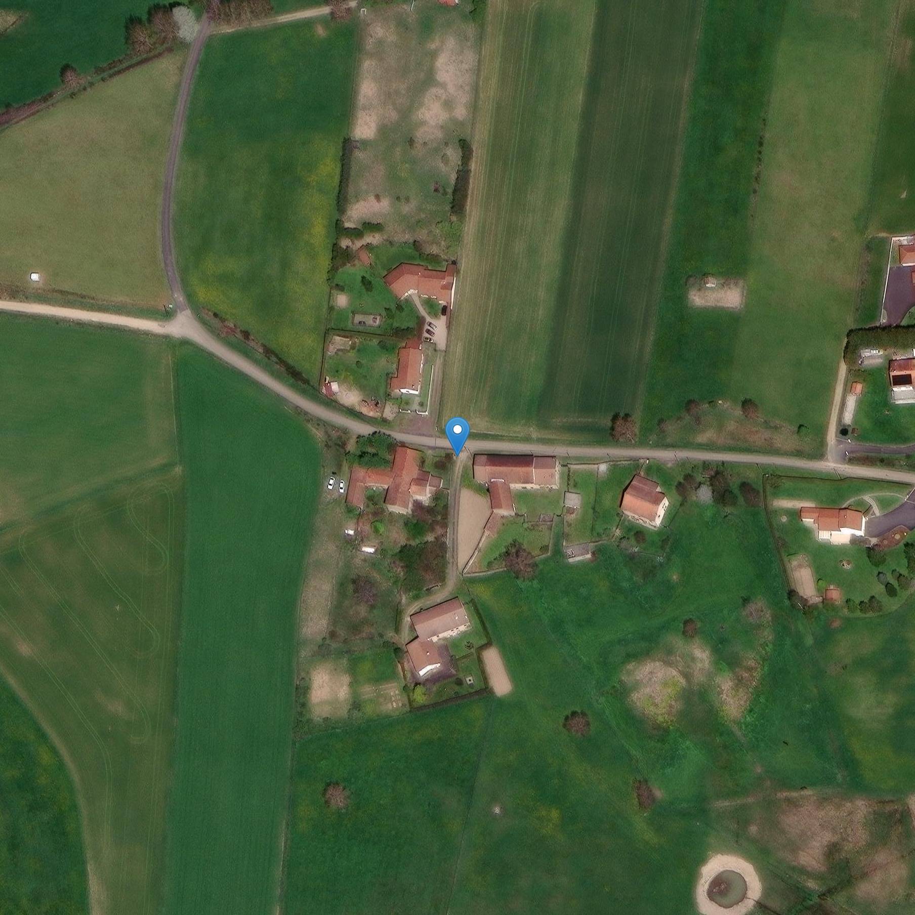 Photo de Cossangesのハムレットのロードクロス