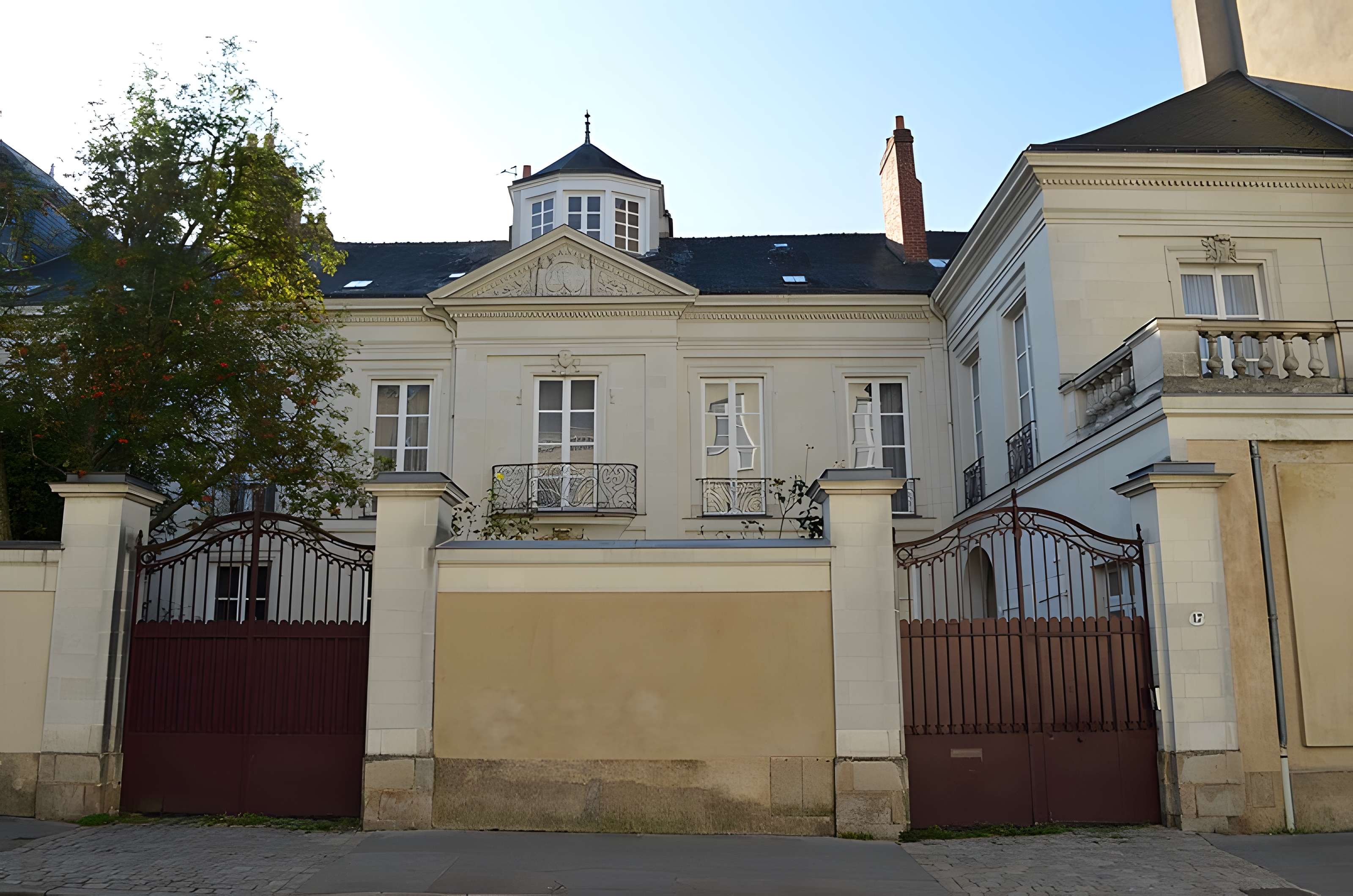 Hôtel Cazeneuve de Pradines