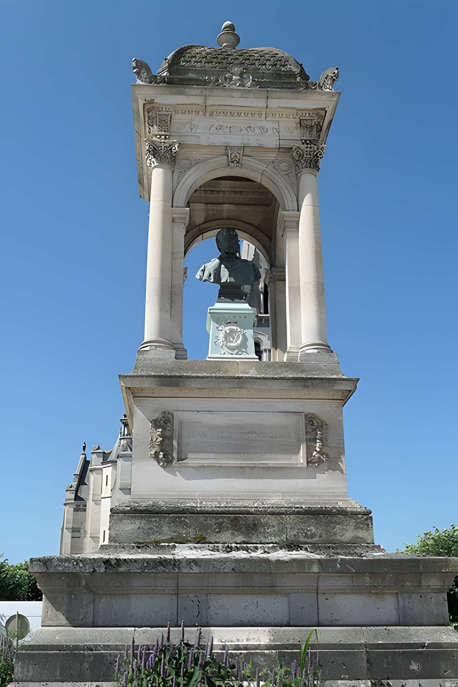 Monument de Frédéric Bapterosses