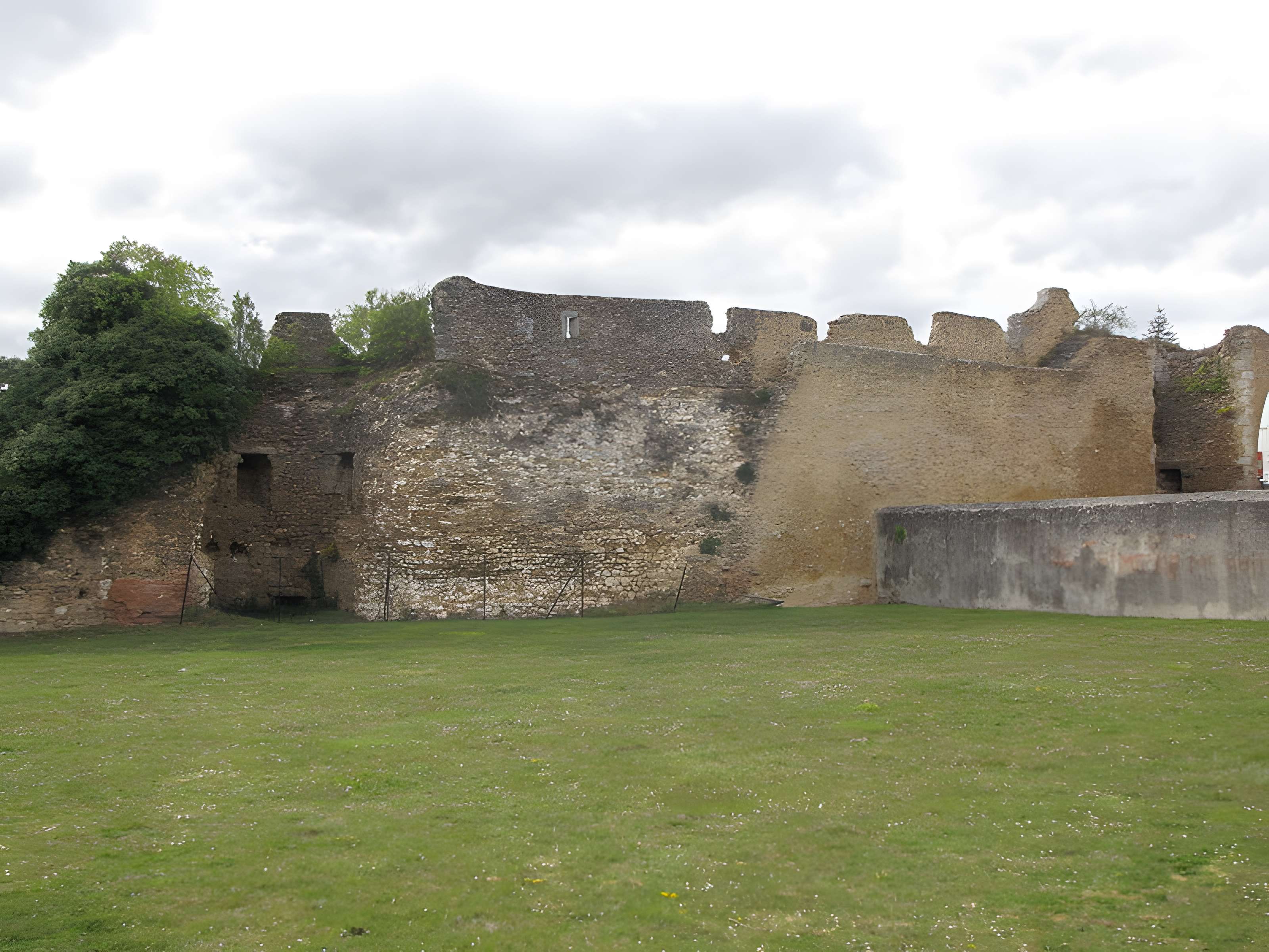 Ruines de l'ancien château