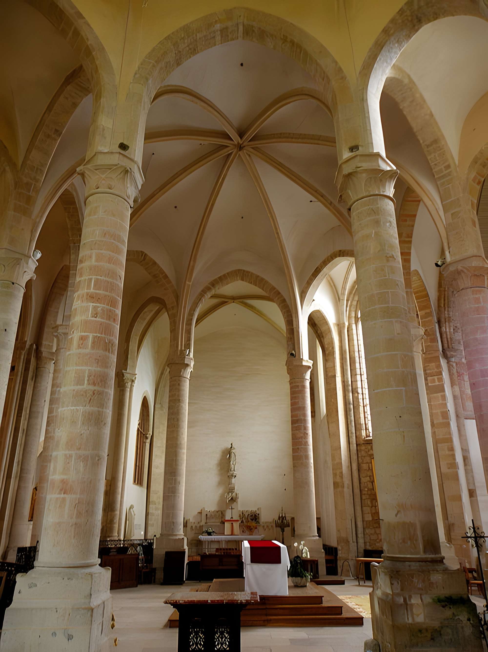 Eglise abbatiale Saint-Pierre