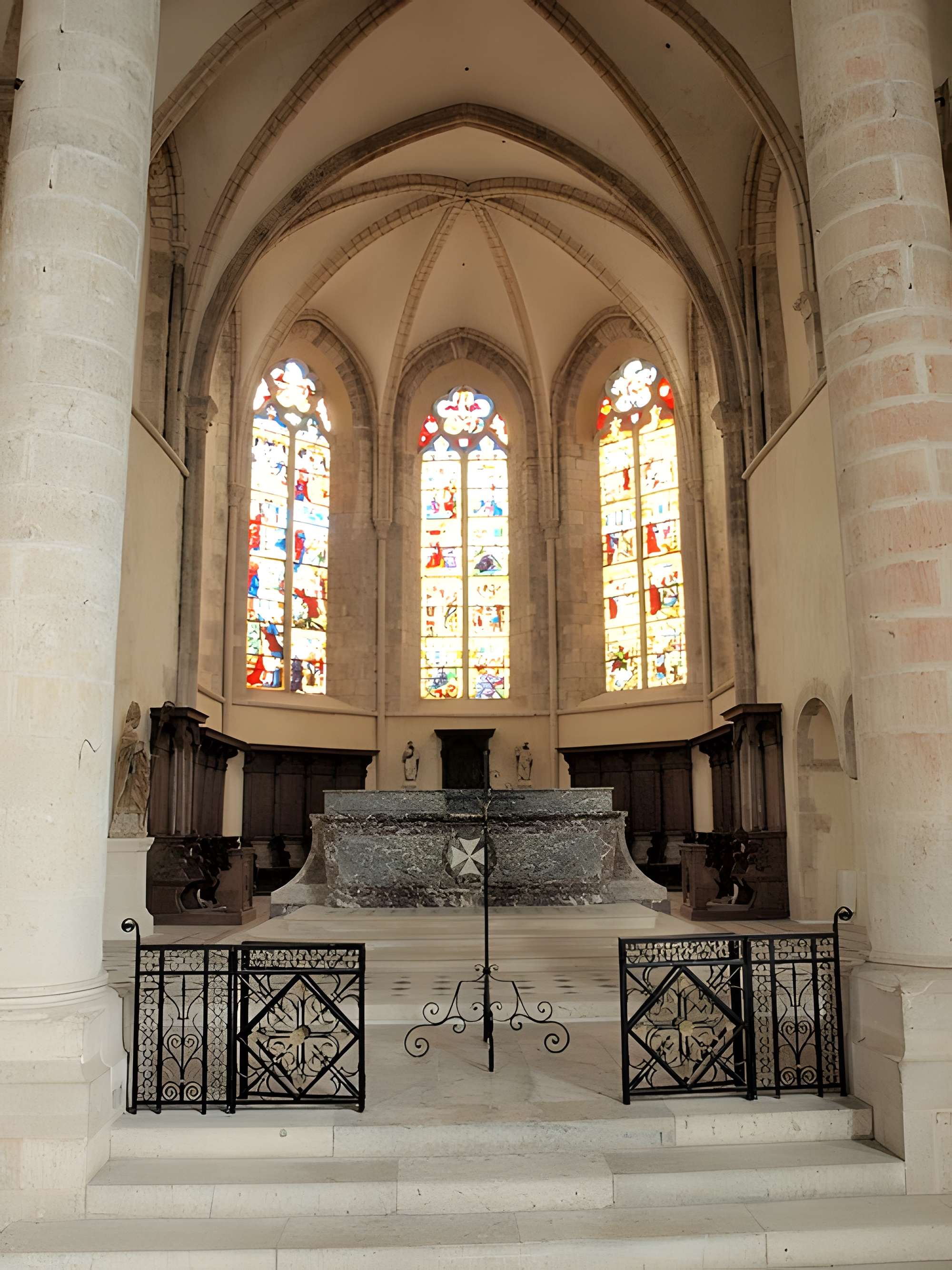 Eglise abbatiale Saint-Pierre