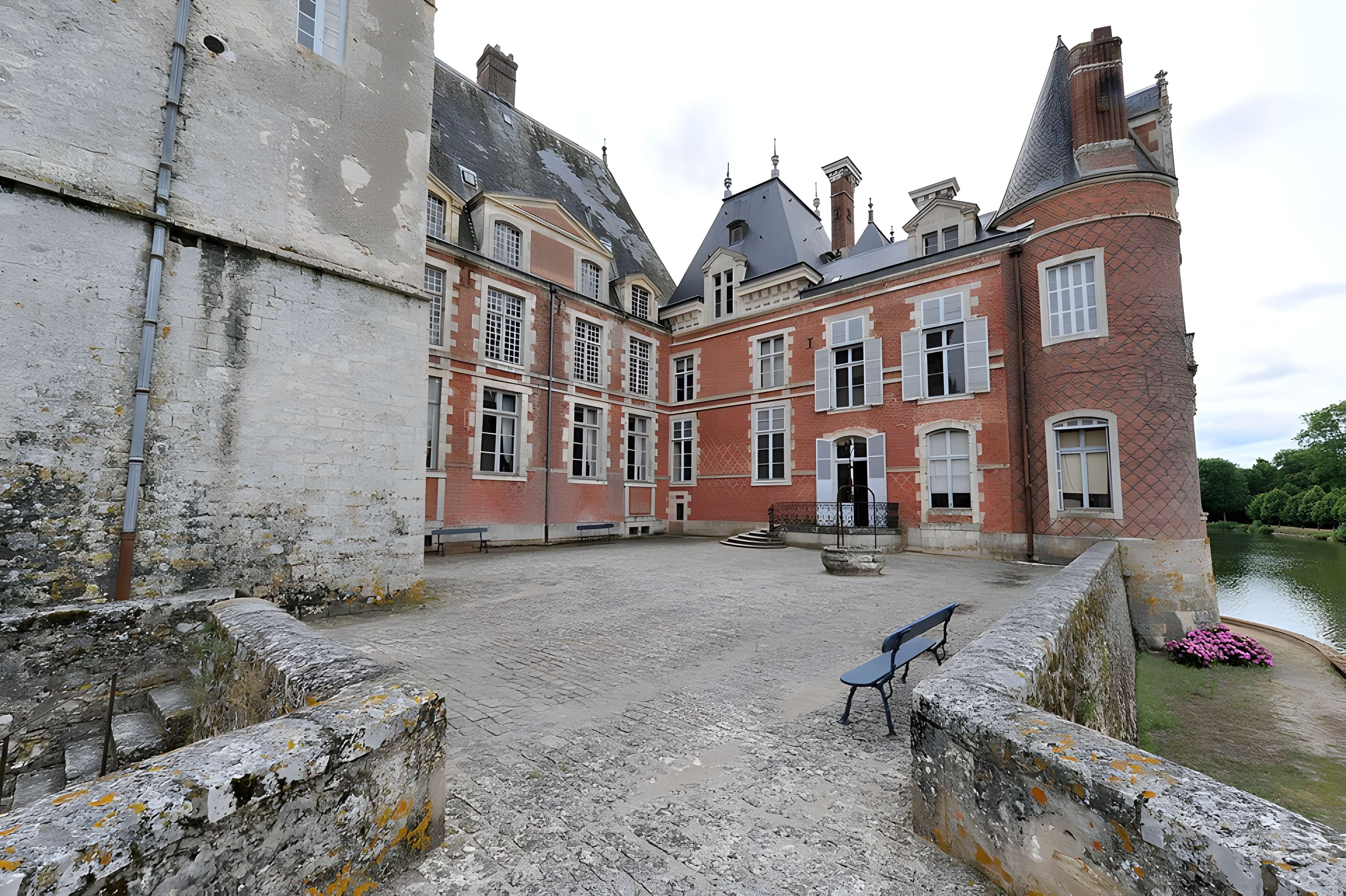 Château de la Bussière, actuellement musée de la Pêche