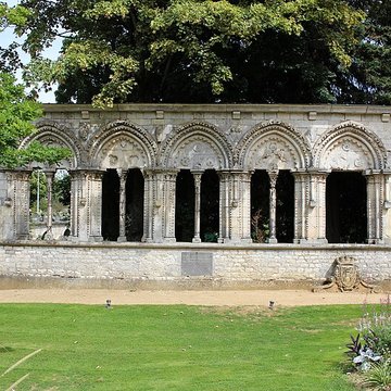 Ruines du château de Lorris