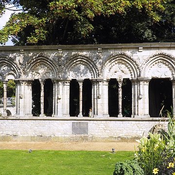 Ruines du château de Lorris