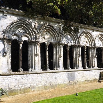 Ruines du château de Lorris