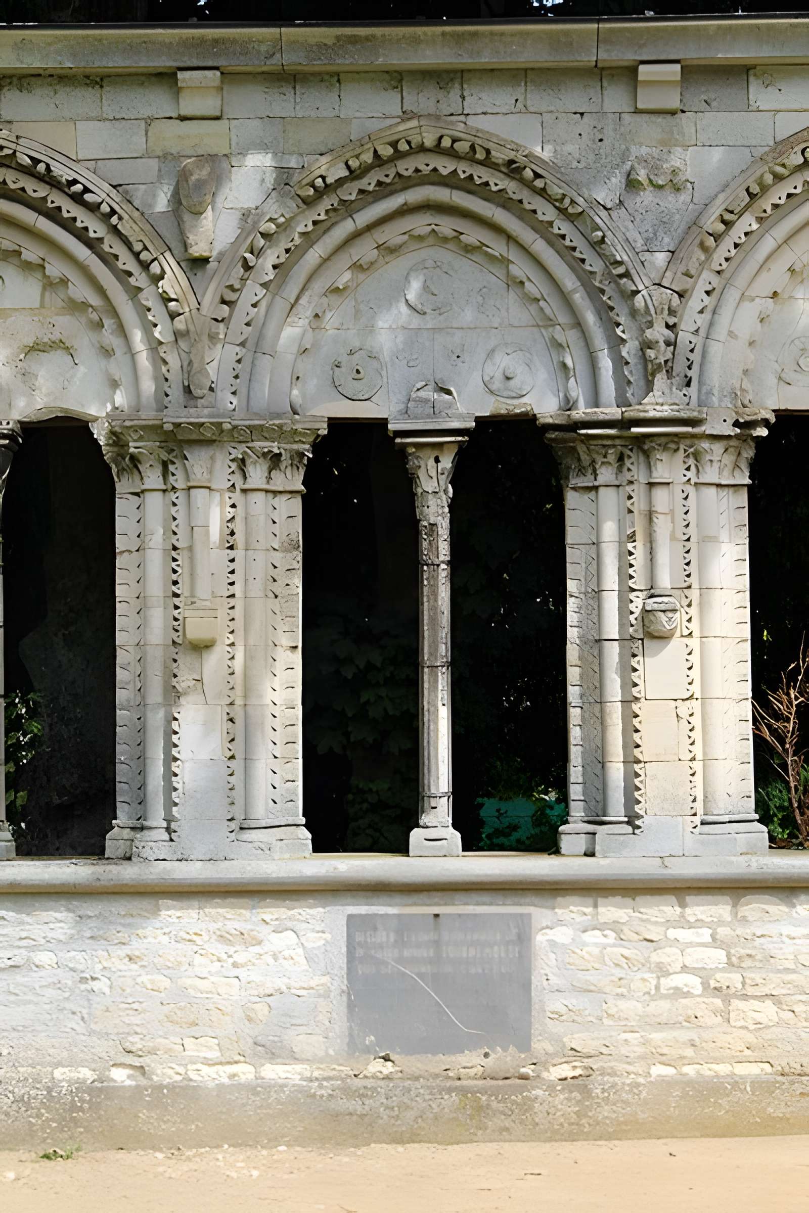 Ruines du château de Lorris