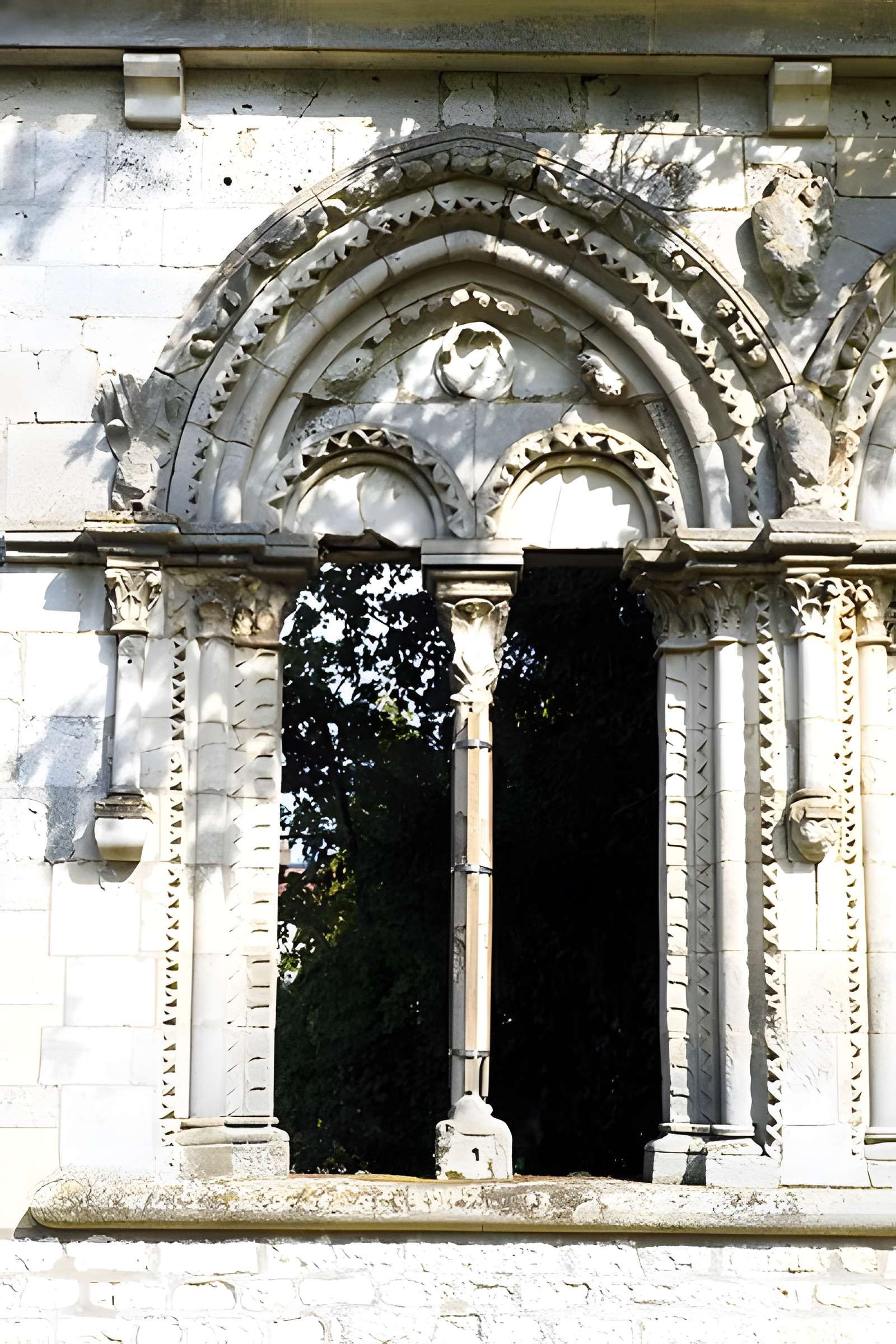 Ruines du château de Lorris