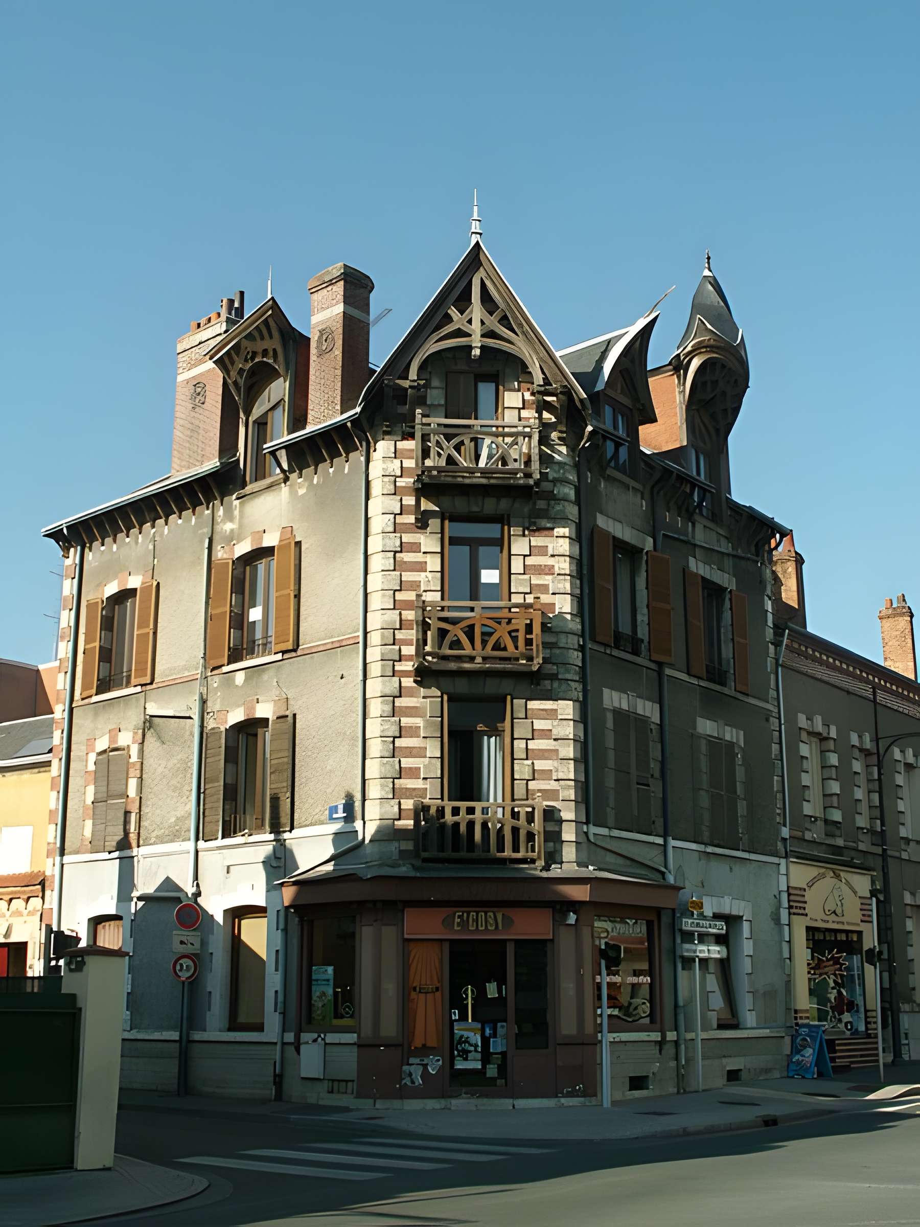Maison à lucarnes de type compagnonnique