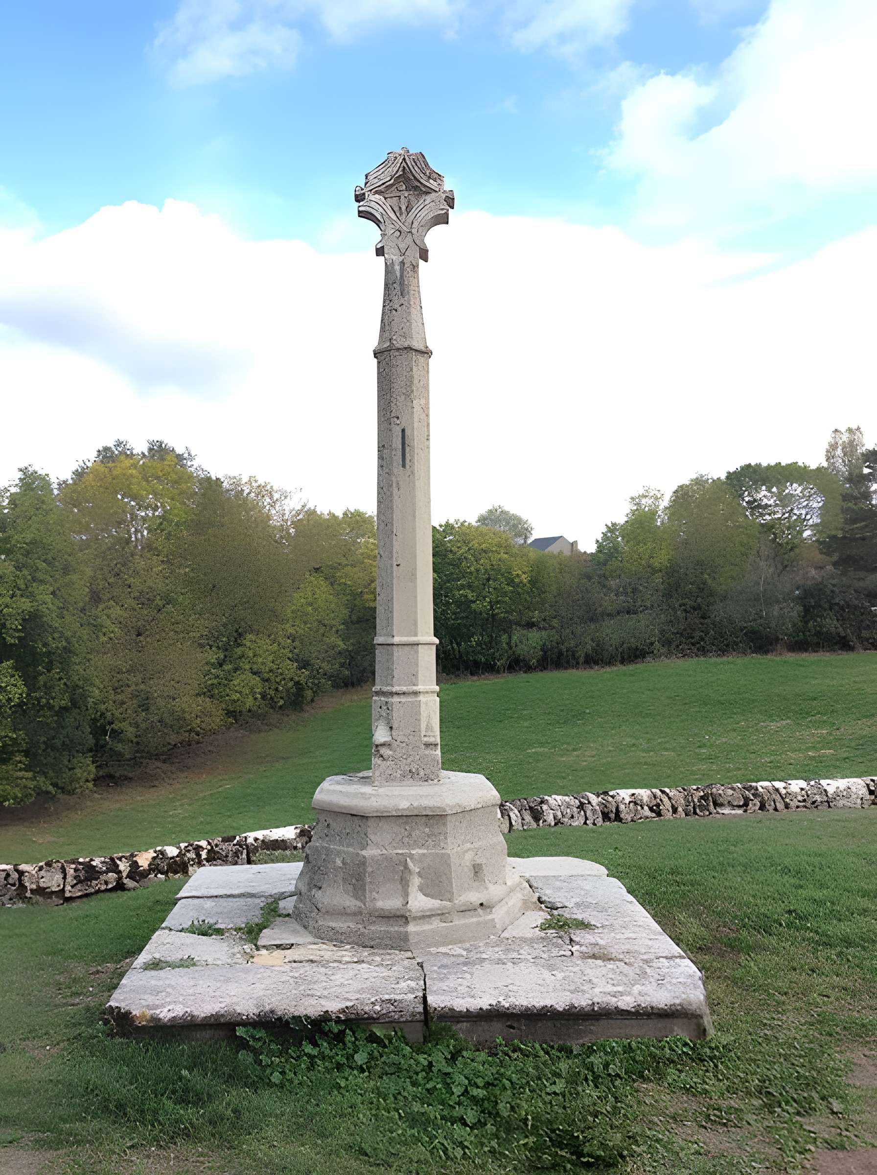 Croix en pierre du XVe siècle