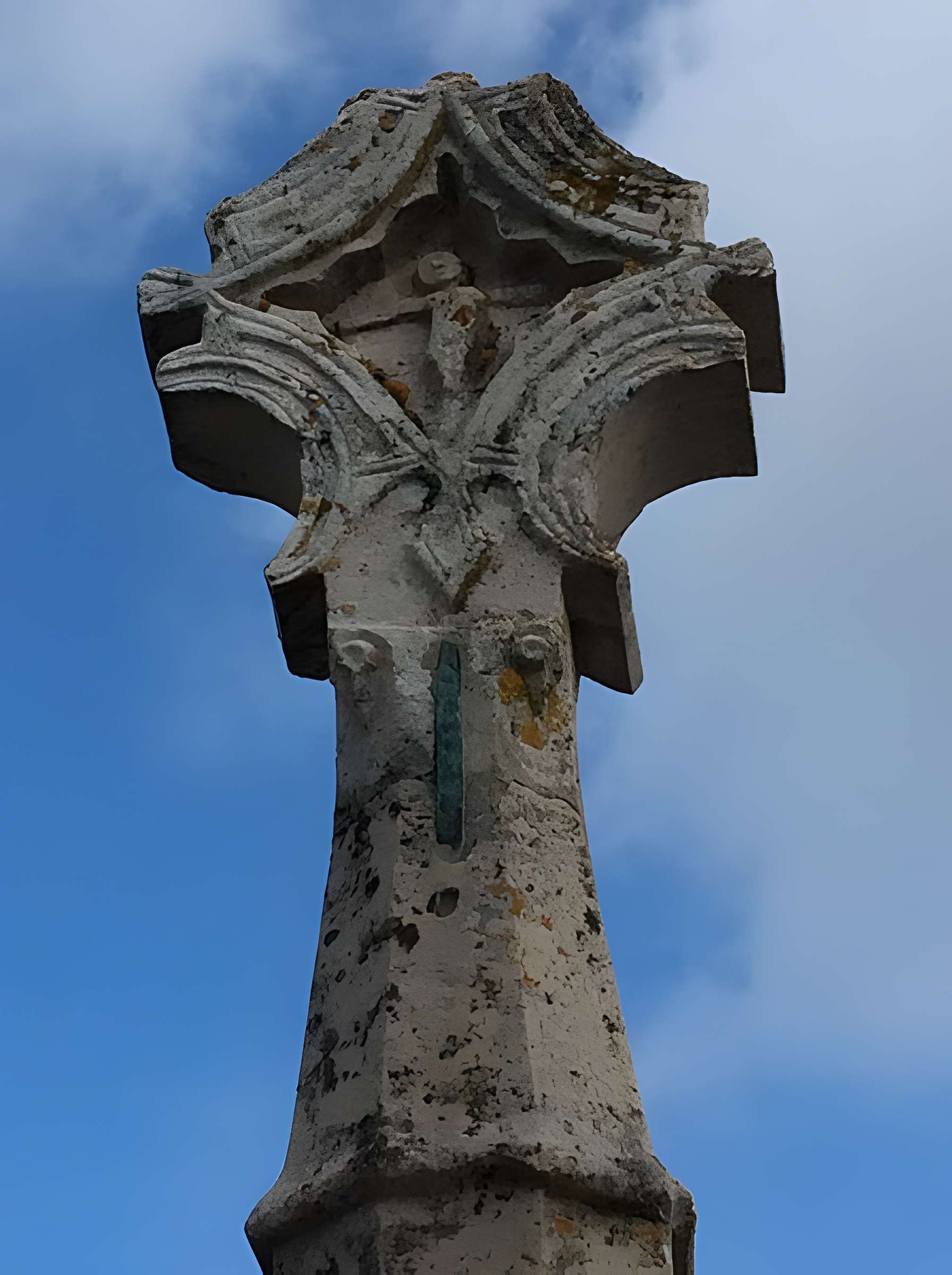 Croix en pierre du XVe siècle