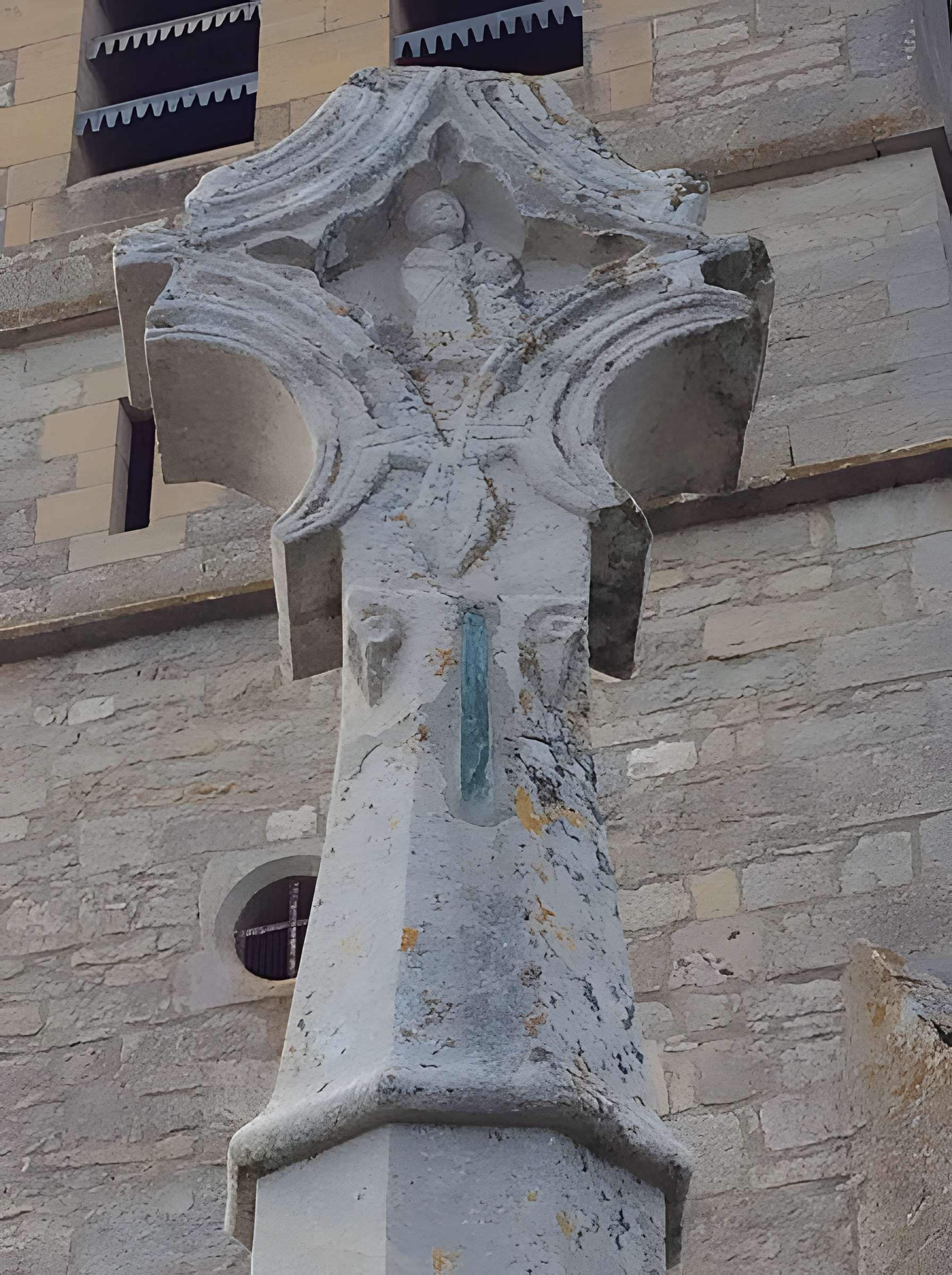Croix en pierre du XVe siècle