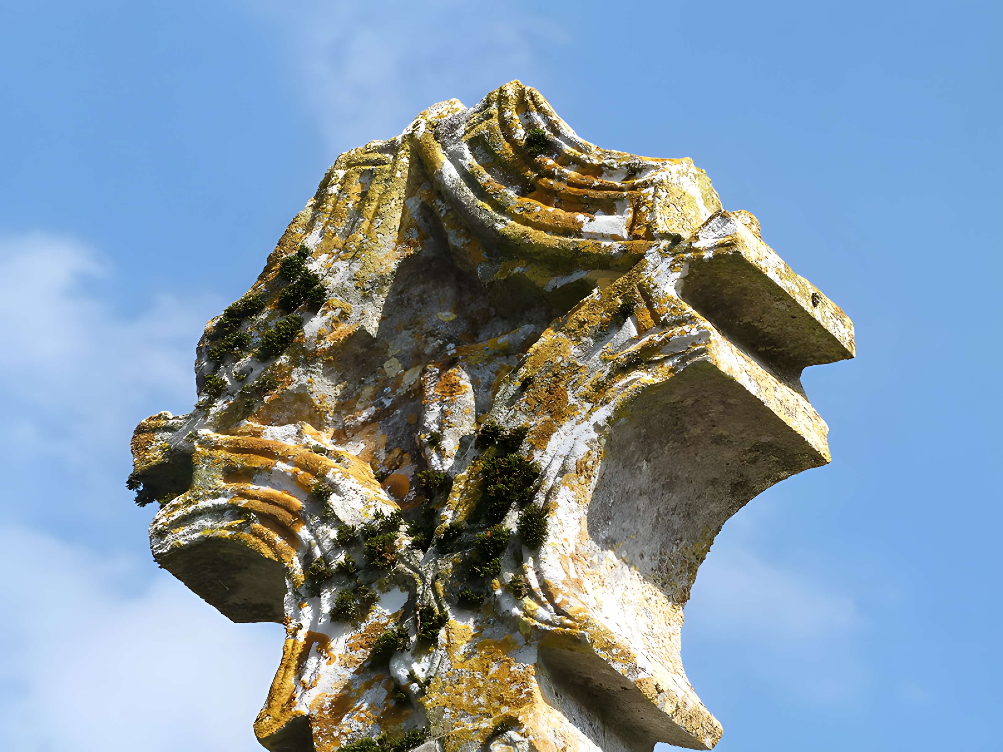 Croix en pierre du XVe siècle