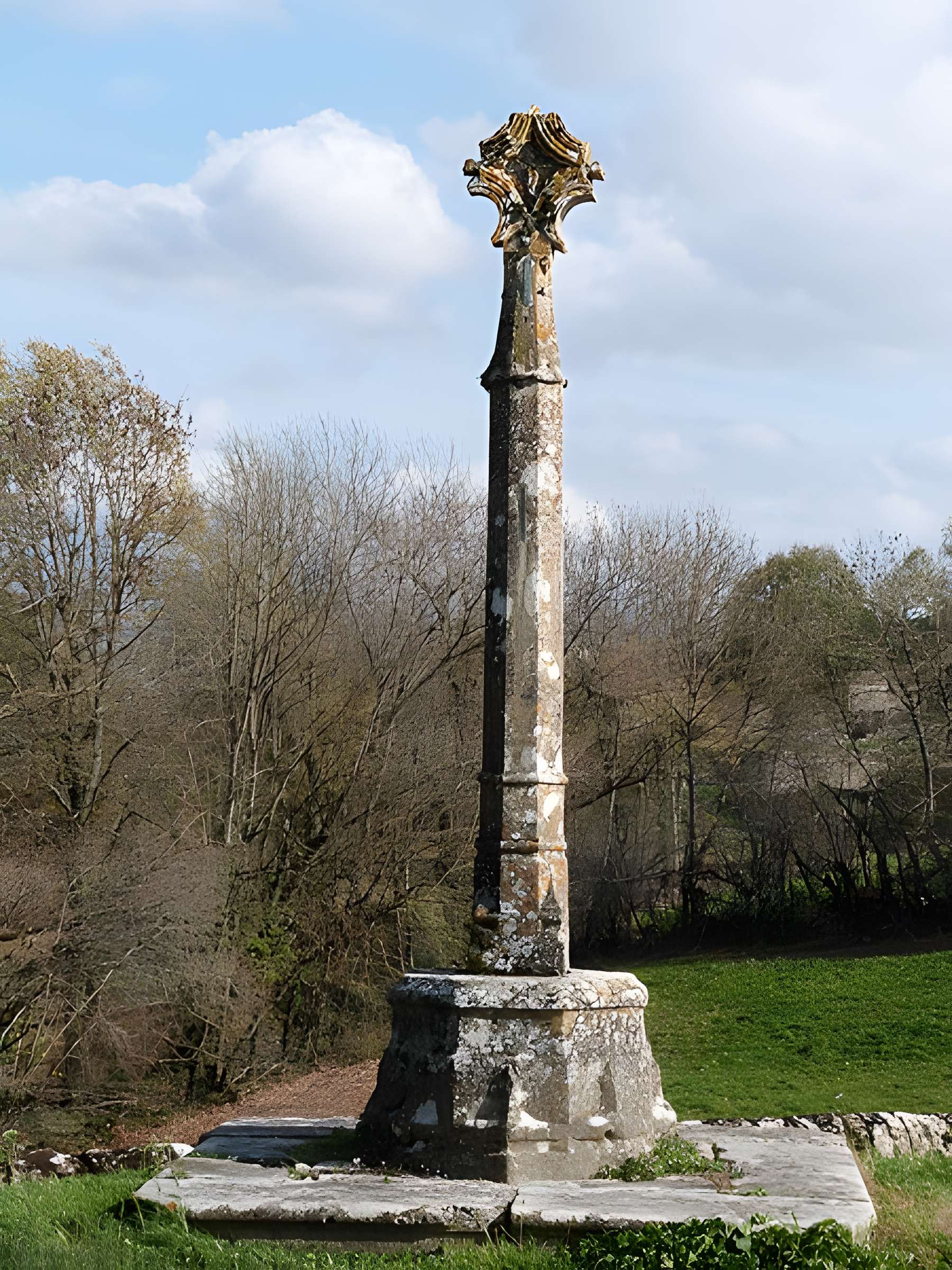 Croix en pierre du XVe siècle
