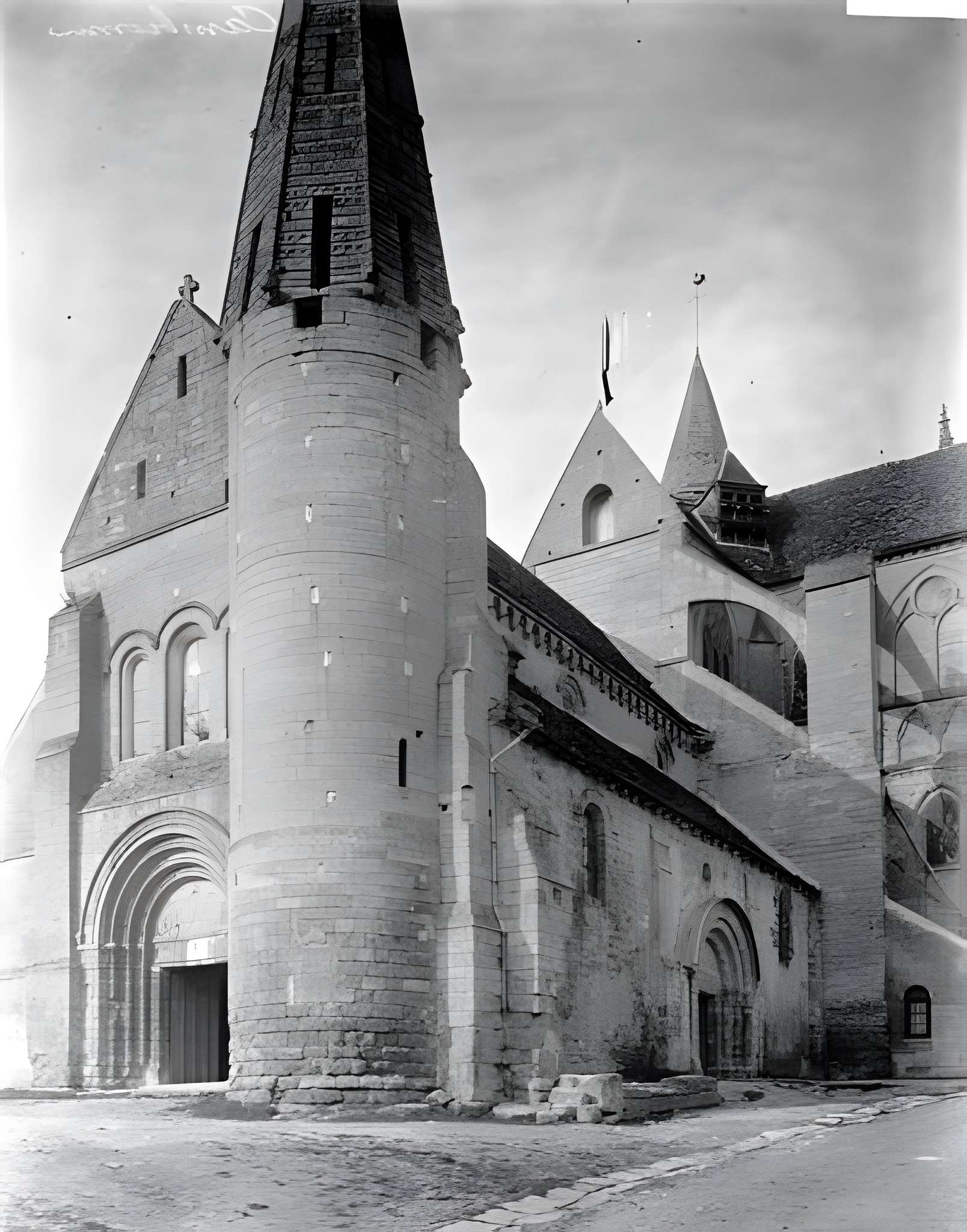 Église Saint-Lucien de Bury