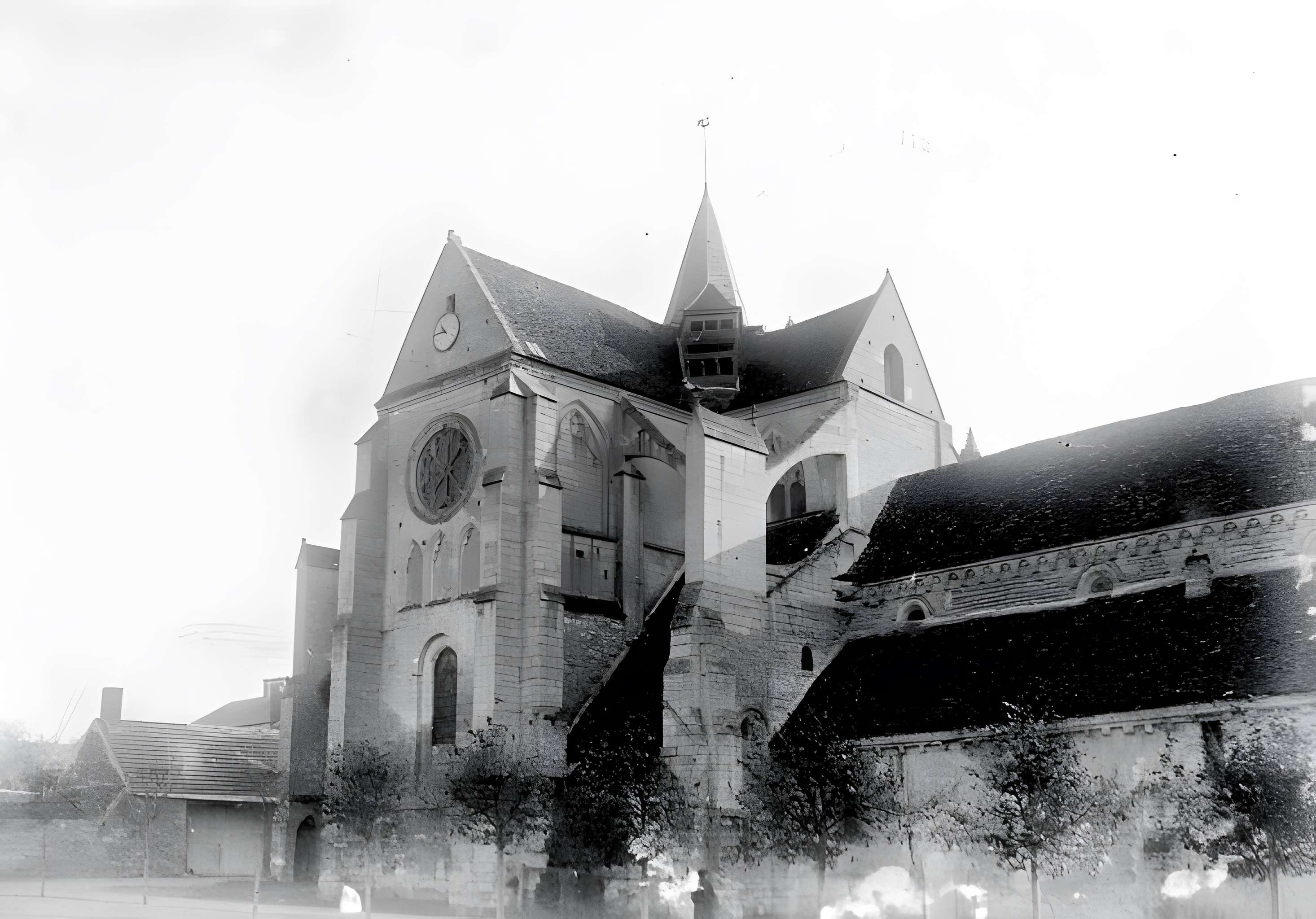 Église Saint-Lucien de Bury