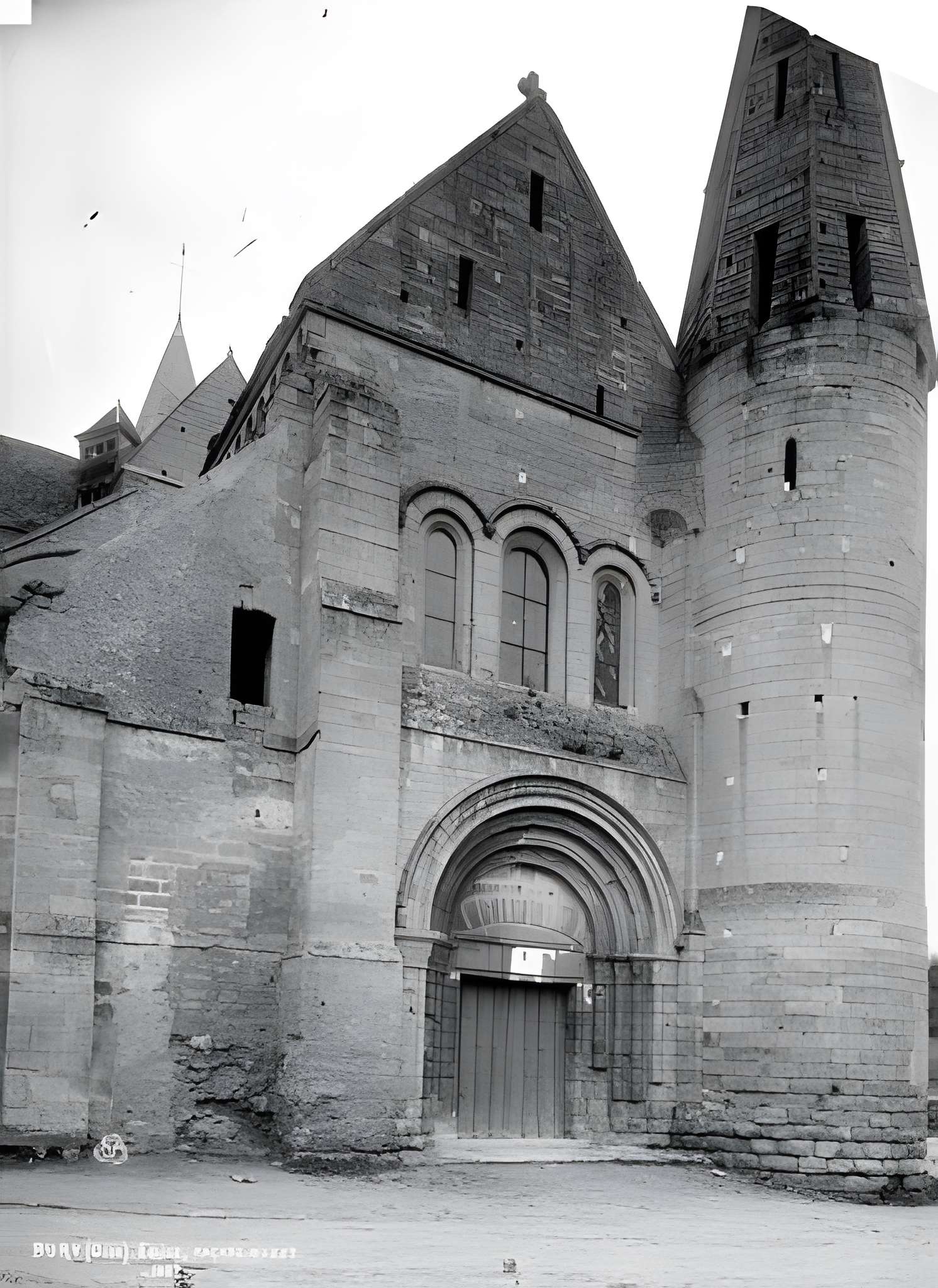 Église Saint-Lucien de Bury