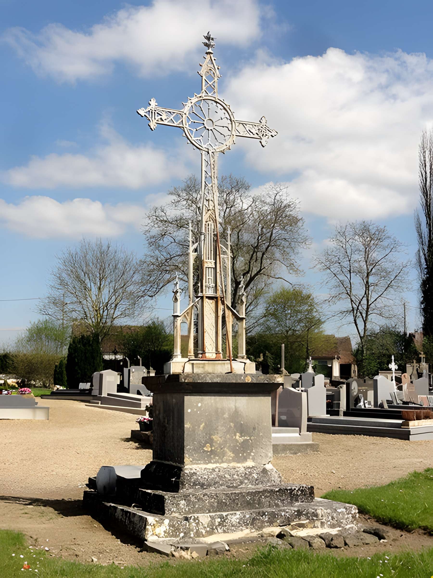 Église Saint-Lucien de La Rue-Saint-Pierre