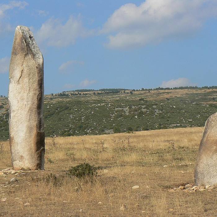 Photo de ヴェーシエーレのハムレットに20代の男性が、ラスストリームの春の周りに