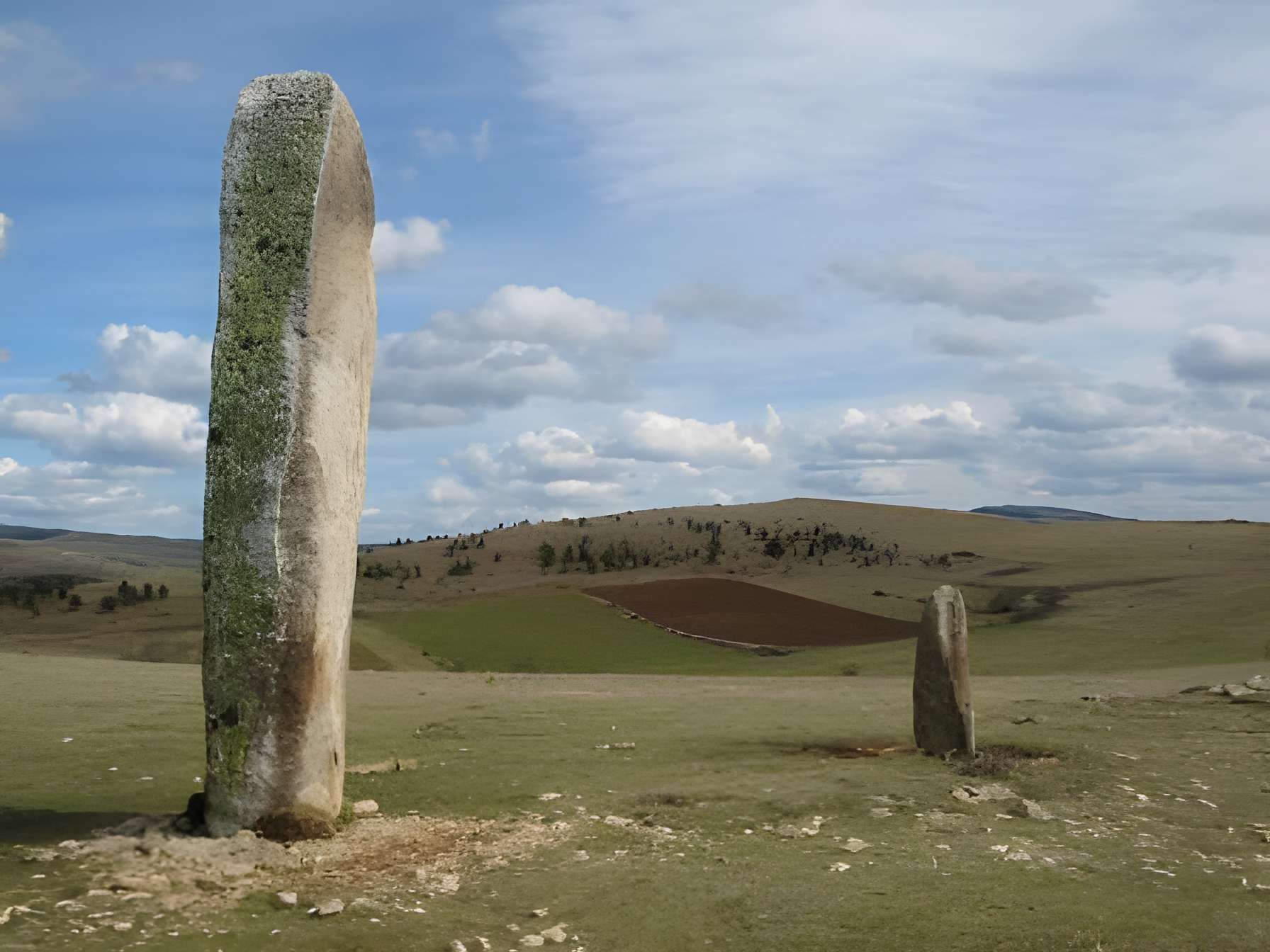Vingt-trois menhirs sis au hameau de la Veyssière, autour de la source du ruisseau de Ruas