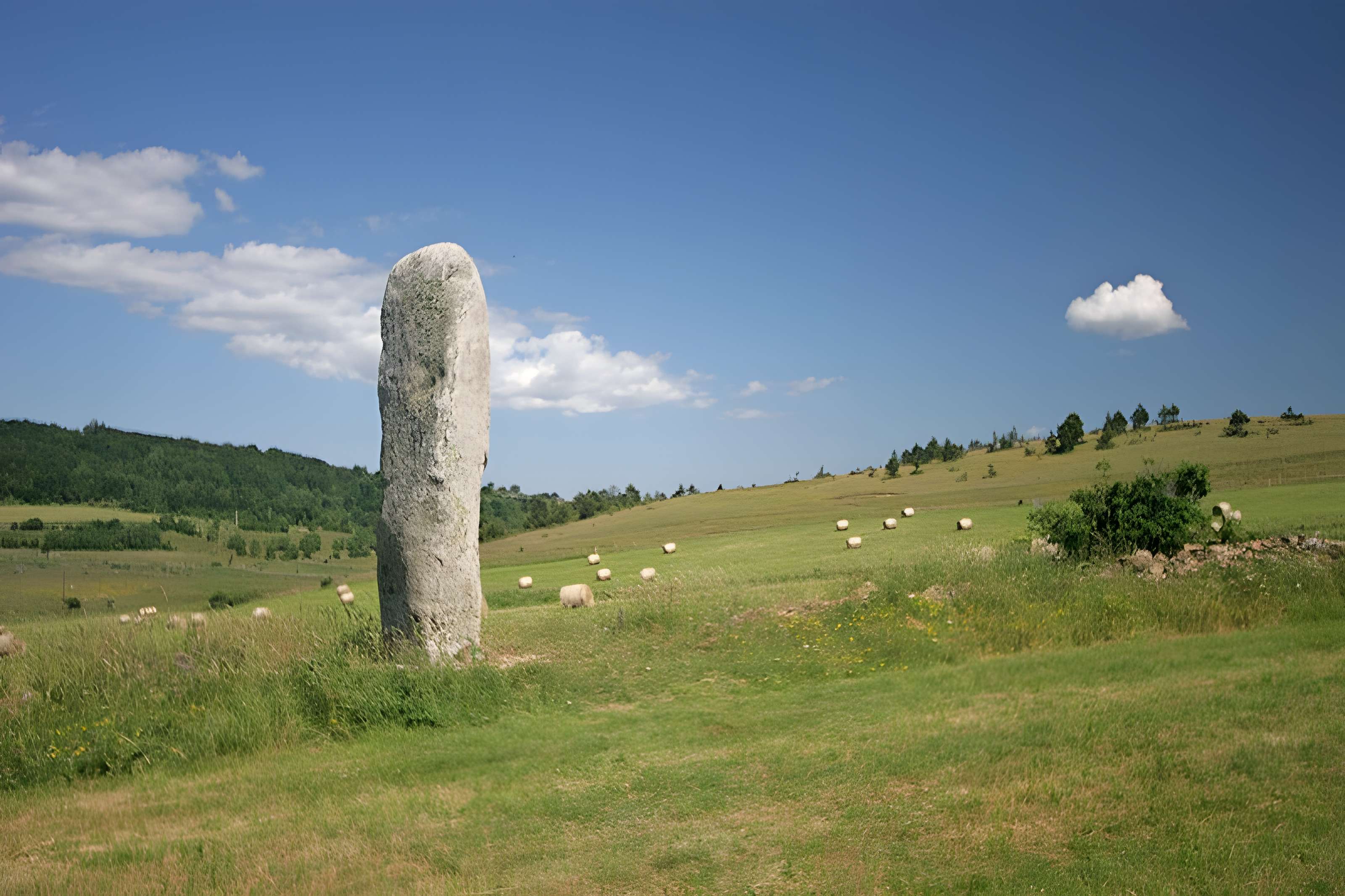 Vingt-trois menhirs sis au hameau de la Veyssière, autour de la source du ruisseau de Ruas