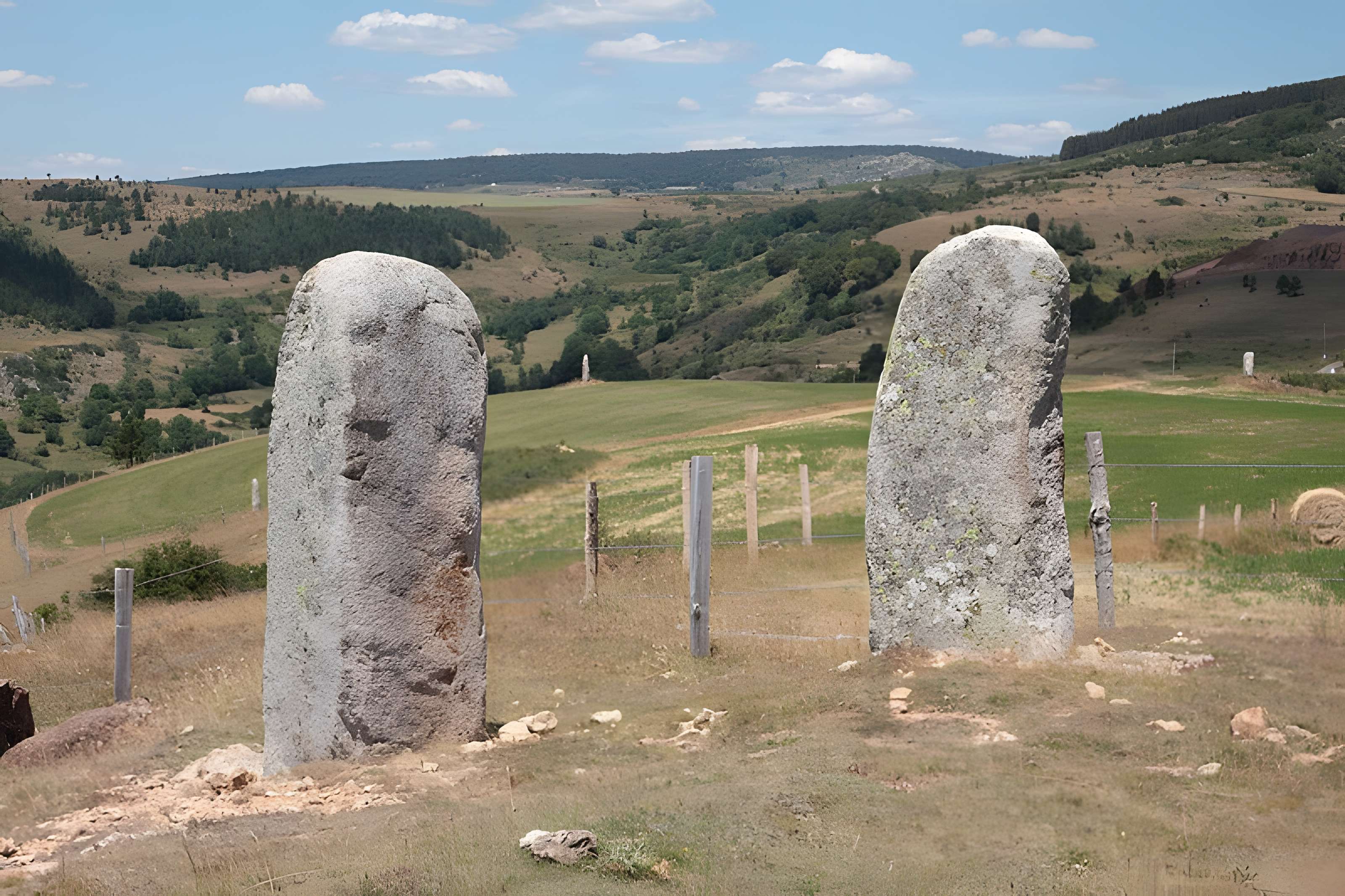 Vingt-trois menhirs sis au hameau de la Veyssière, autour de la source du ruisseau de Ruas