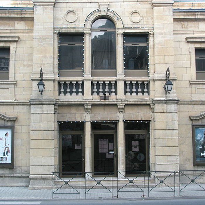 Photo de Ancien théâtre, actuellement cinéma le Trianon