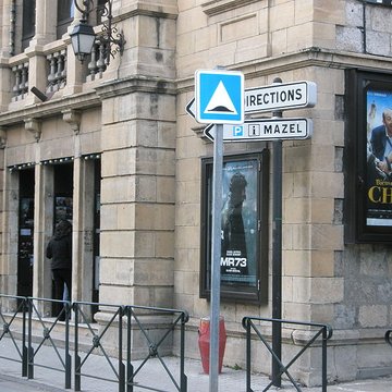 Ancien théâtre, actuellement cinéma le Trianon