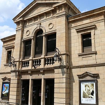 Ancien théâtre, actuellement cinéma le Trianon