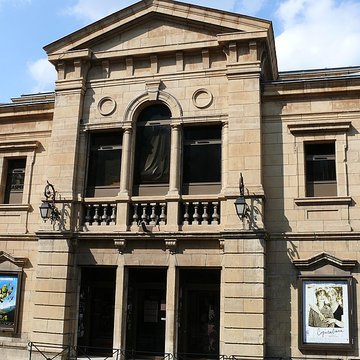 Ancien théâtre, actuellement cinéma le Trianon