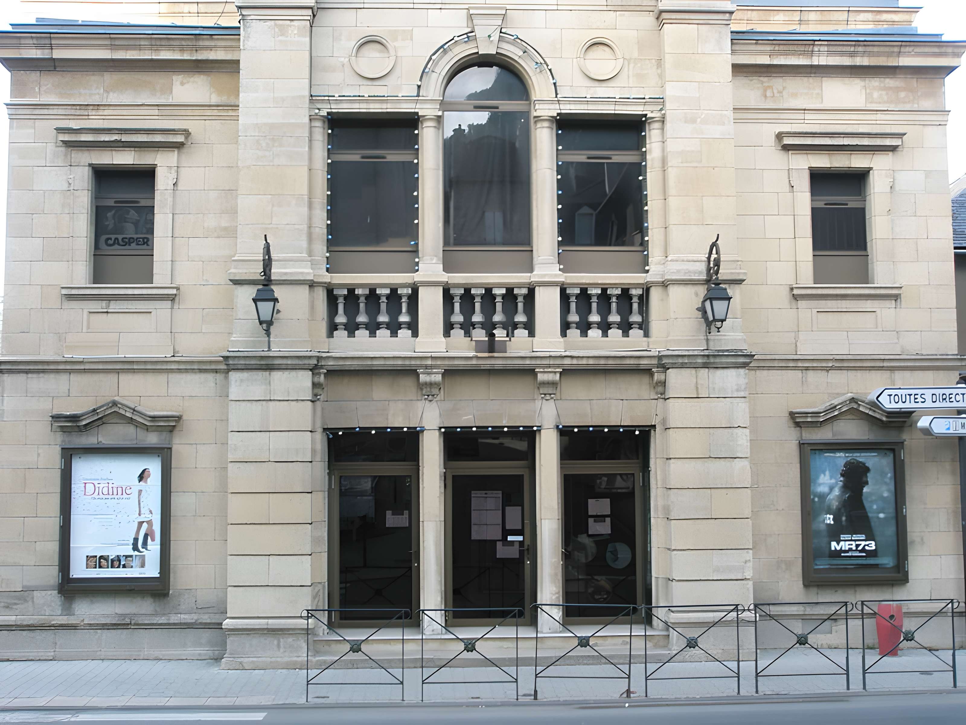 Ancien théâtre, actuellement cinéma le Trianon