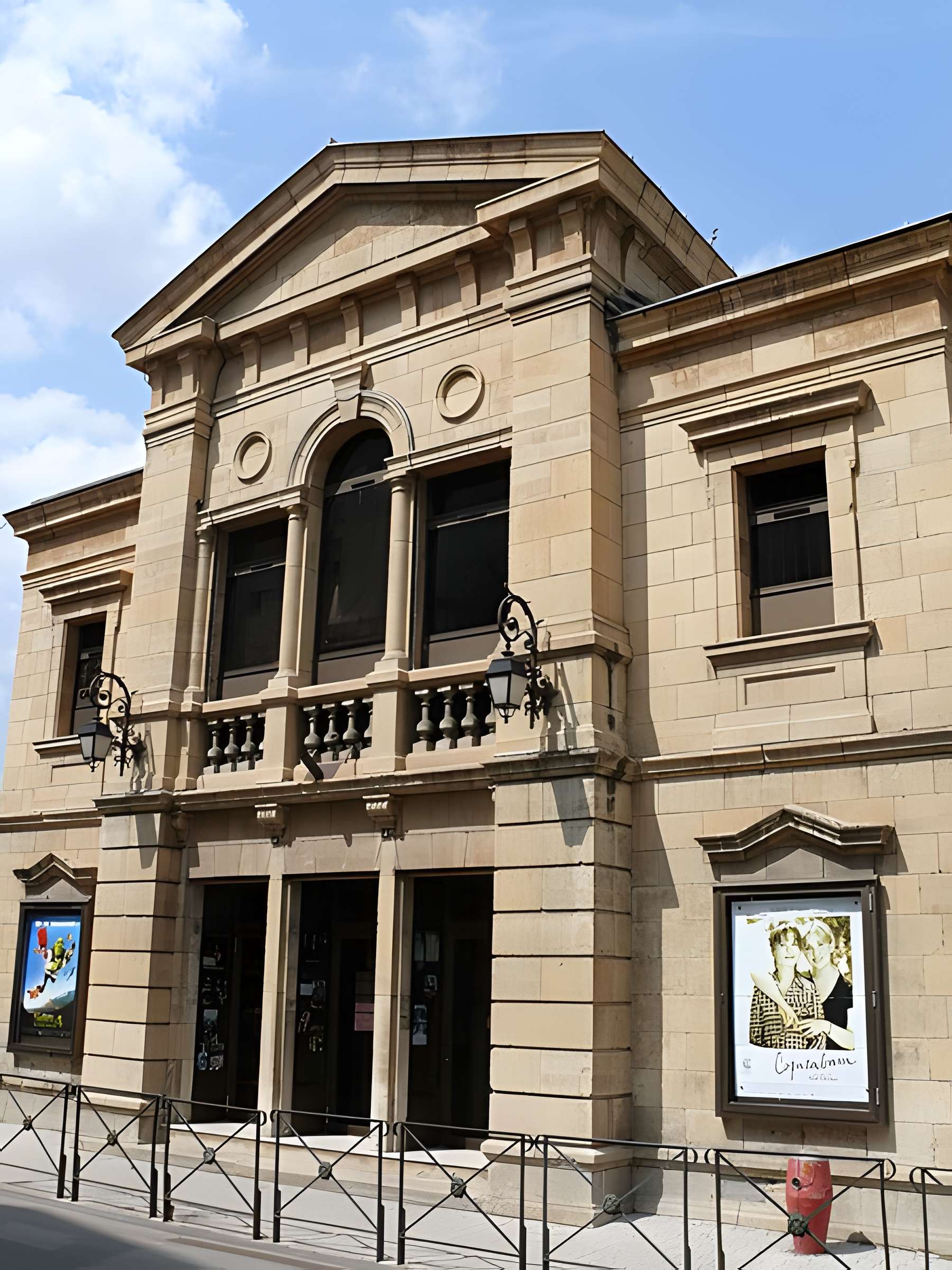 Ancien théâtre, actuellement cinéma le Trianon