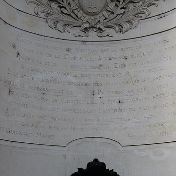 Ancien évêché ou Palais du Tau