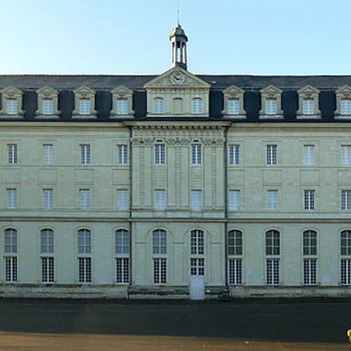 Photo de Ancien grand séminaire Saint-Serge, aujourdhui lycée Joachim-du-Bellay