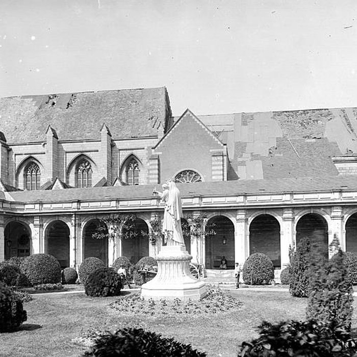 Photo de Ancien grand séminaire Saint-Serge, aujourdhui lycée Joachim-du-Bellay