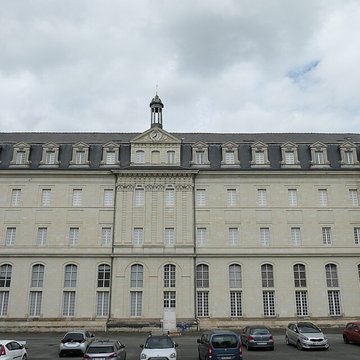 Ancien grand séminaire Saint-Serge, aujourdhui lycée Joachim-du-Bellay